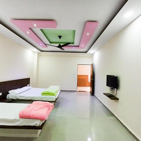 Hotel Plaza Inn Rajpipla Экстерьер фото