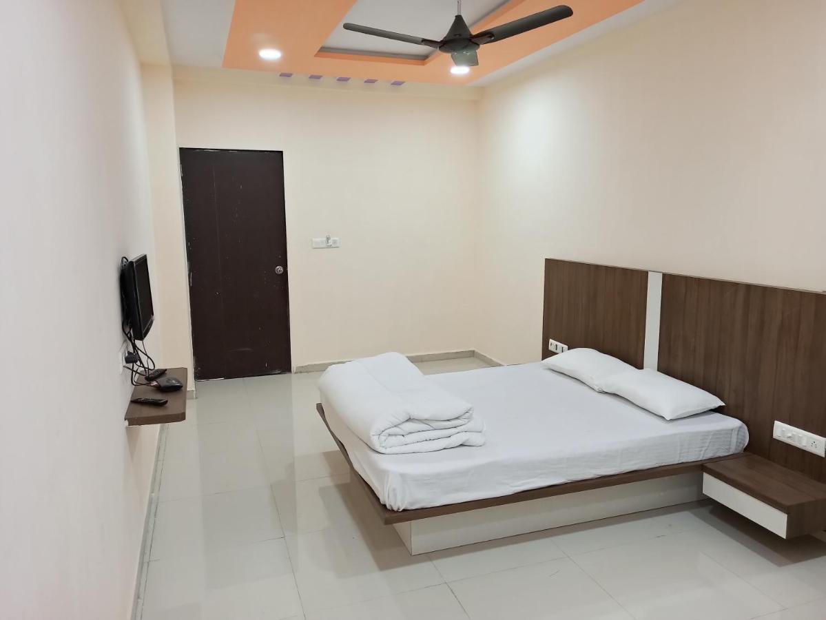 Hotel Plaza Inn Rajpipla Экстерьер фото
